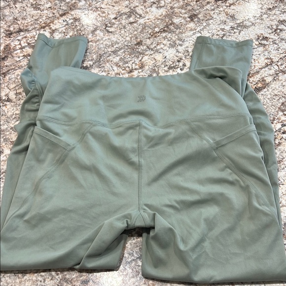 All in motion - Picture 3 of 3